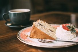 高清晰热咖啡与草莓水果蛋糕早餐壁纸