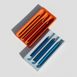 手工铸造的长笛铅笔托盘