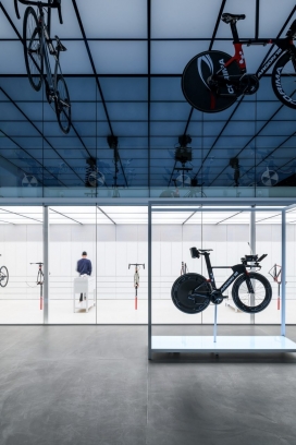 Johannes Torpe Studio为United Cycling创建的哥本哈根实验室式自行车商店
