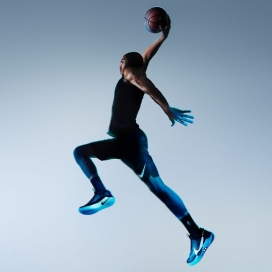 采用自拉式技术的Nike Adapt BB智能篮球运动鞋