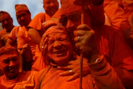红色黎明-尼泊尔狂欢节