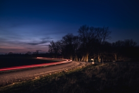 流畅的夜色公路车流图