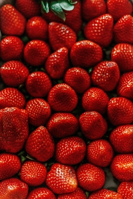 新鲜的红色草莓水果