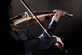 YEV-充满了性能的天赋的雅马哈独特电子小提琴
