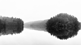 湖岛黑白风景