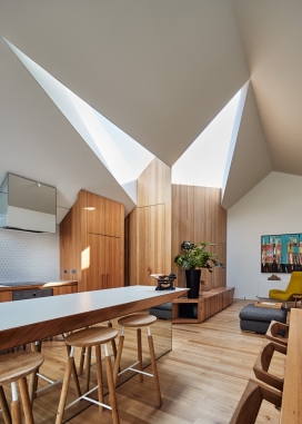 澳大利亚158平米开放三角屋顶的住宅