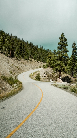 山下的公路