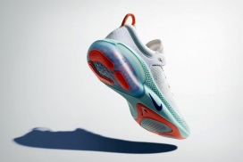 让你感觉自己在空中奔跑的Nike新款豆袋式鞋