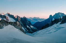 风景秀丽的雪山