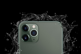 iPhone 11 Pro手机-一种古老而熟悉的浴霸风格设计