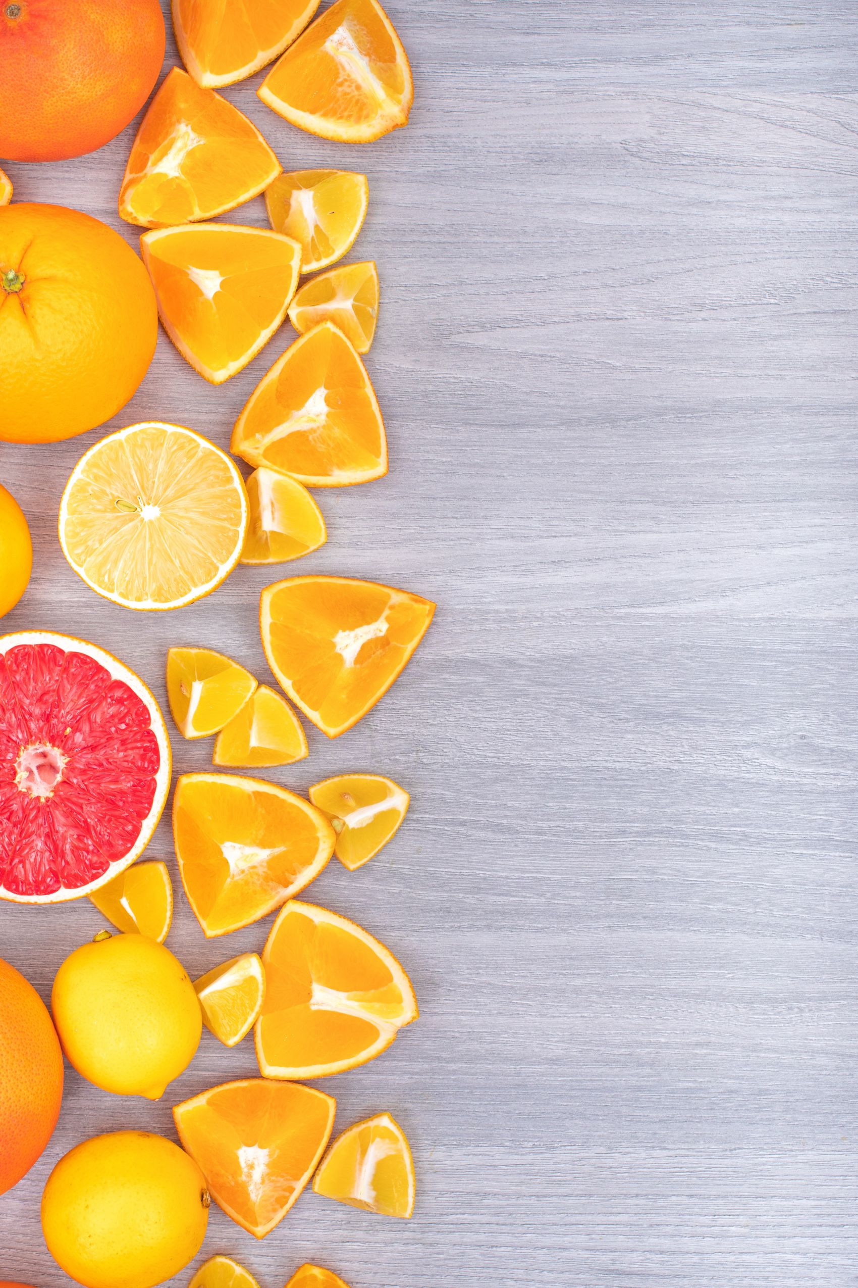无规则排序的脐橙与水果片封面大图