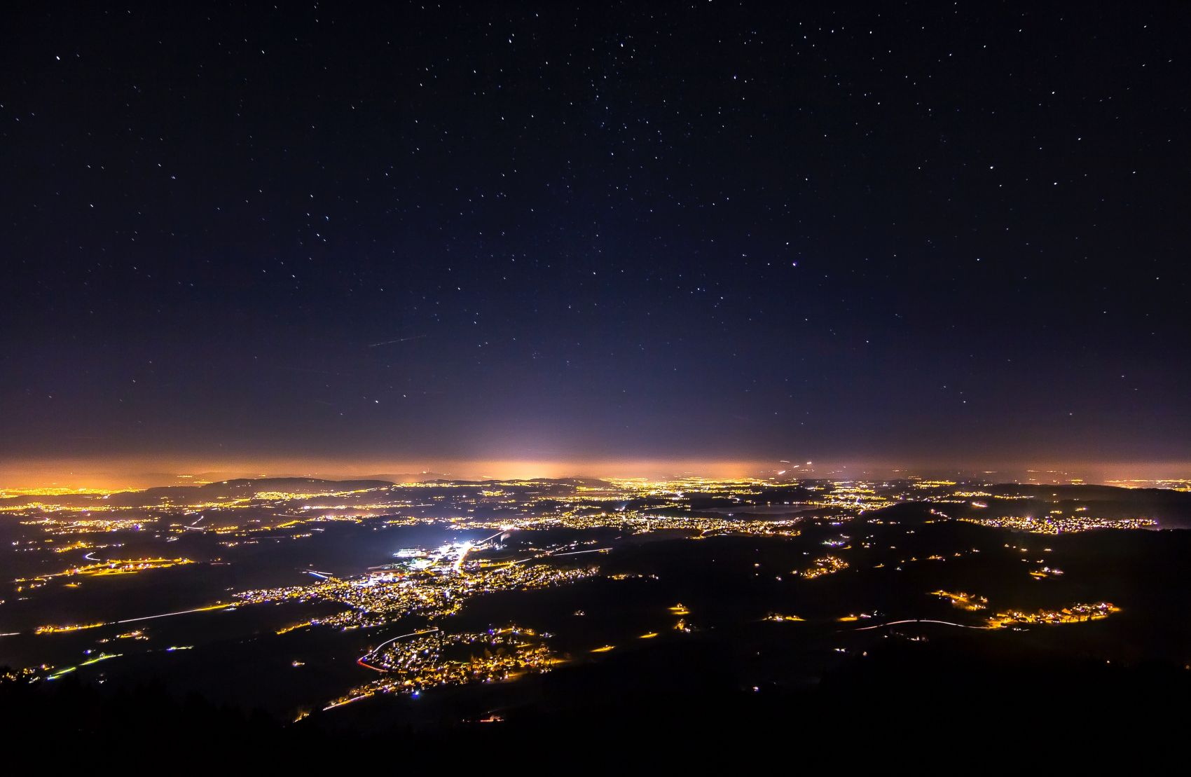 航拍城市夜景图 手机移动版