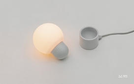 Little Bulb Pro是一种可挤压的无线便携式灯