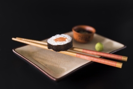 精致简单的筷子寿司
