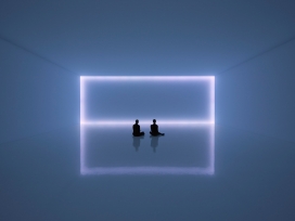 用光将纽约画廊变成了类似天空的装置