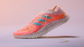 阿迪达斯用“新型纺织品”创造出机器人编织的Futurecraft紧运动鞋