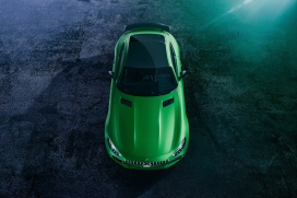 绿色梅赛德斯 AMG GT-R赛车