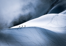 雪峰登山人