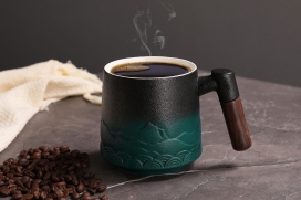 精美质朴的陶瓷咖啡杯