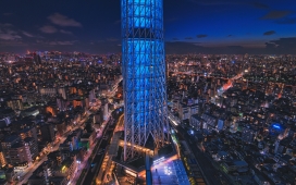 城市钢结构大厦夜景图
