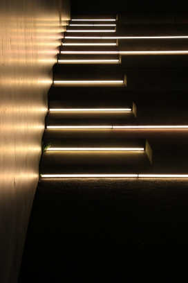 LED灯柱图片