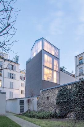 巴黎的家-用聚碳酸酯包覆的塔楼