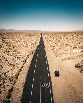 北美沙漠中的公路