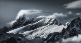 壮观的冬季雪山风景图片