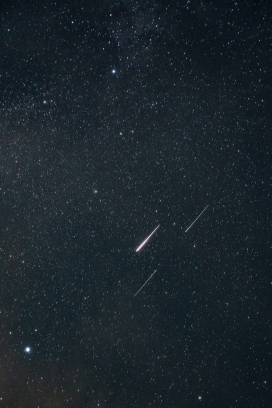 唯美流星雨星空图