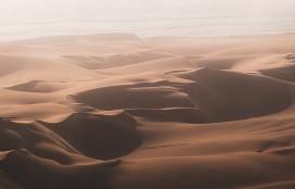 连绵起伏的沙漠沙丘