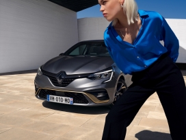 雷诺CLIO汽车广告商业摄影图