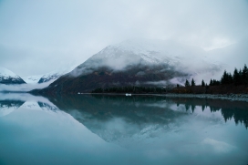 雪山湖图片