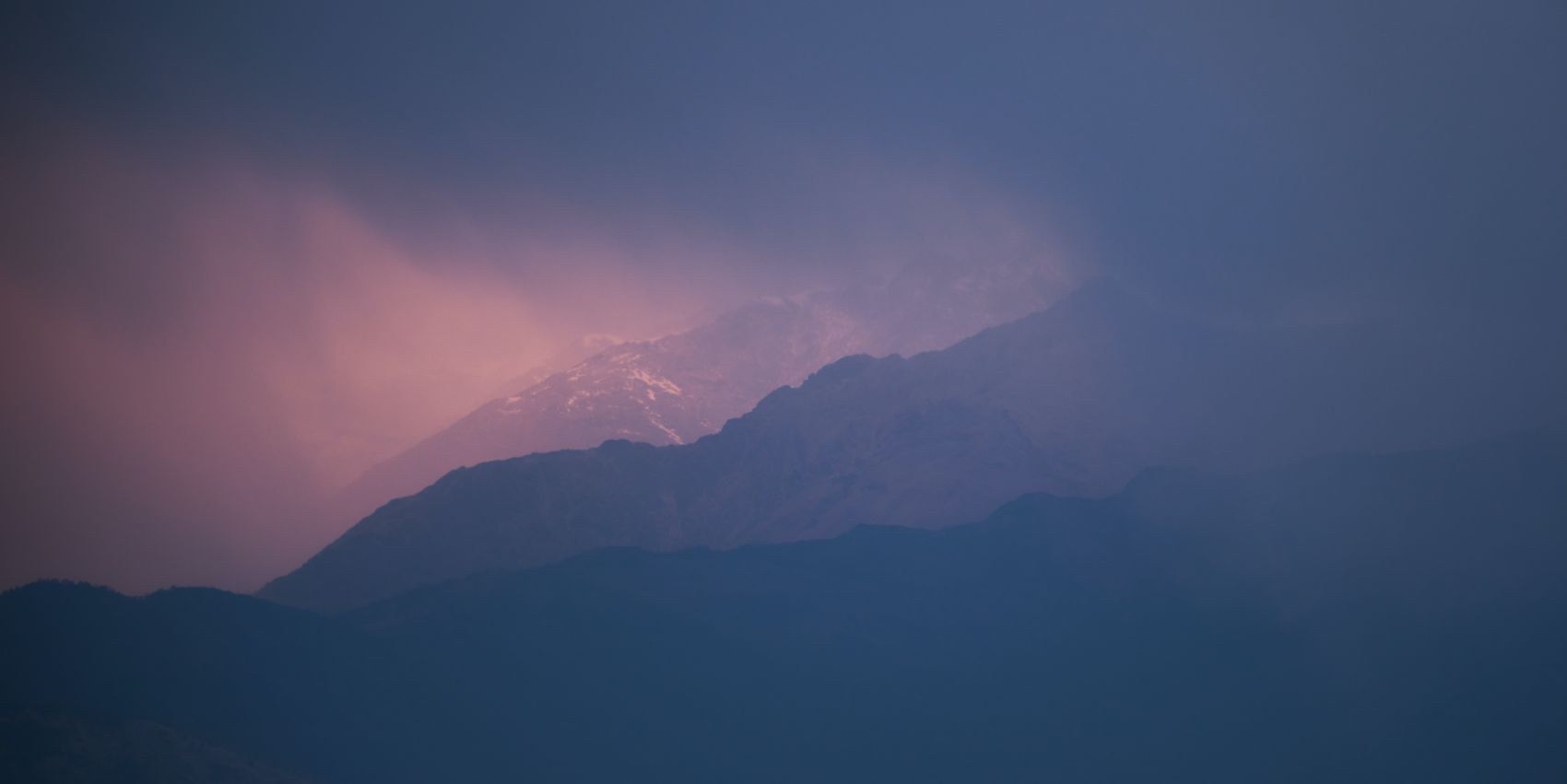 群山群雾风景图片