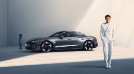 谢霆锋代言的奥迪e-tron GT汽车广告摄影图