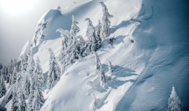 冬季雪山滑雪运动图片