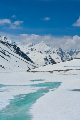 冬季雪山冰川湖河流