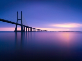紫霞下的跨江跨海大桥美景