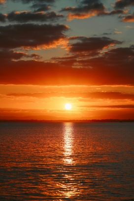 海上日落日出风景图