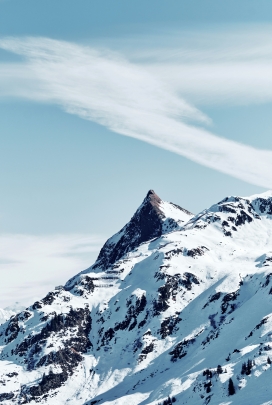 白皑皑的雪山风景图