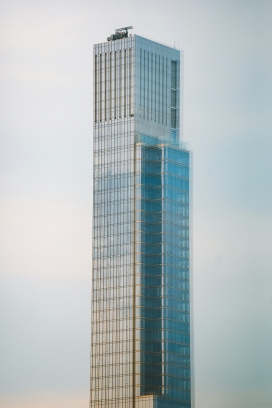 现代高层大厦顶部