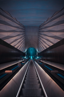 地铁电梯隧道图