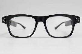 Solos AirGo Vision是一款用于交互式输入ChatGPT-4o智能眼镜
