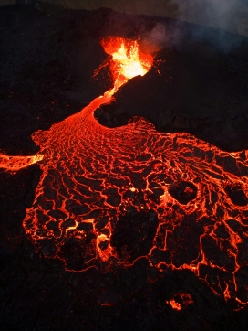 爆发的火山岩浆熔岩