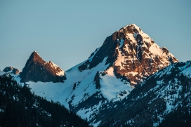 冬季雪山地貌图