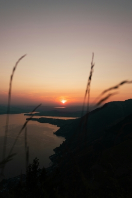 日落晚霞湖畔风景