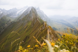 秋季山峦丘陵风景