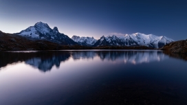 湖光山色倒影图风景