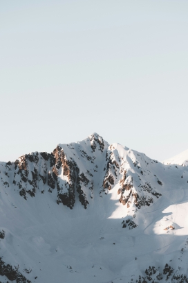 白色雪山雪峰图