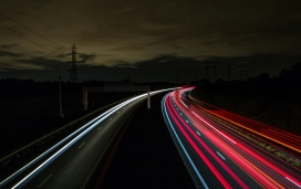 高速公路车流光轨夜景图