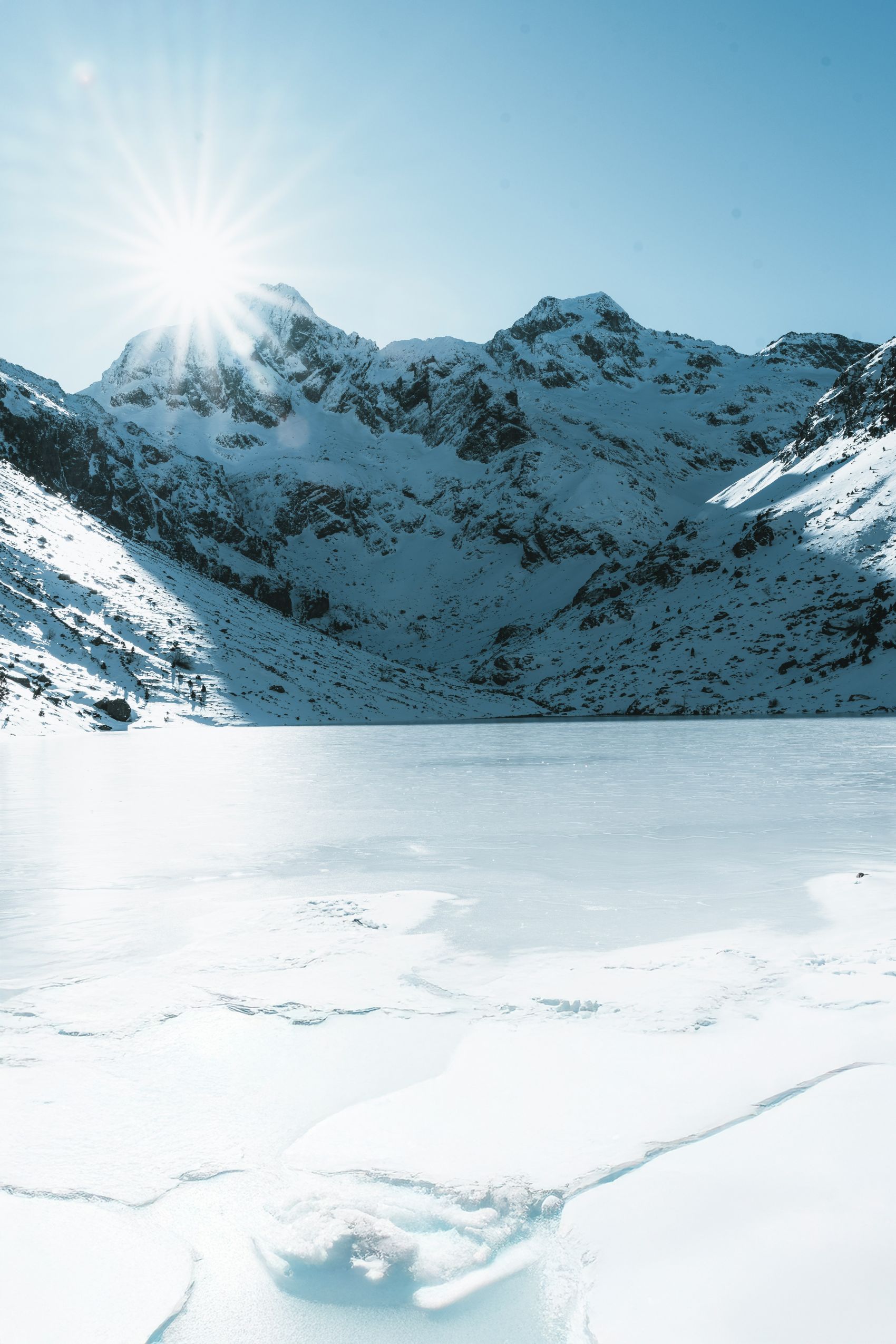 雪山日出美景图片